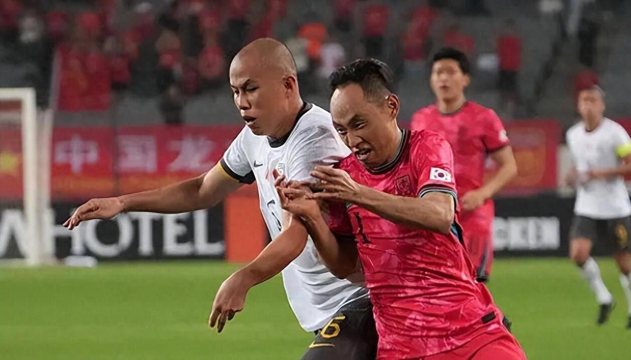 包含东亚杯-黄政宇首球国足两中框1-0中国香港的词条